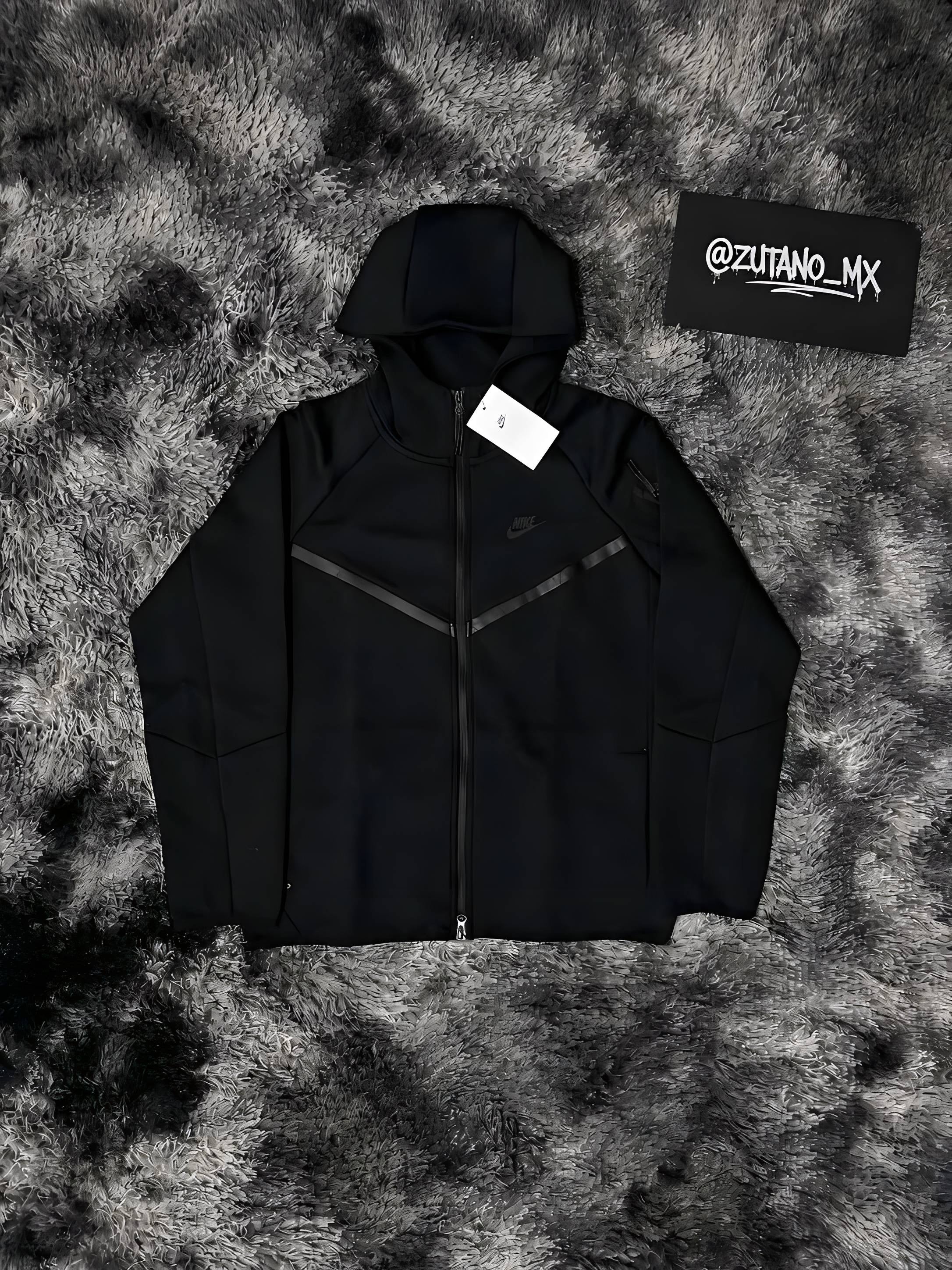 NIKE TECH FLECCE BLACK HOODIE